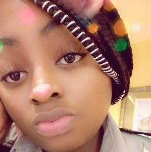 Meet your Posher, Yanithe